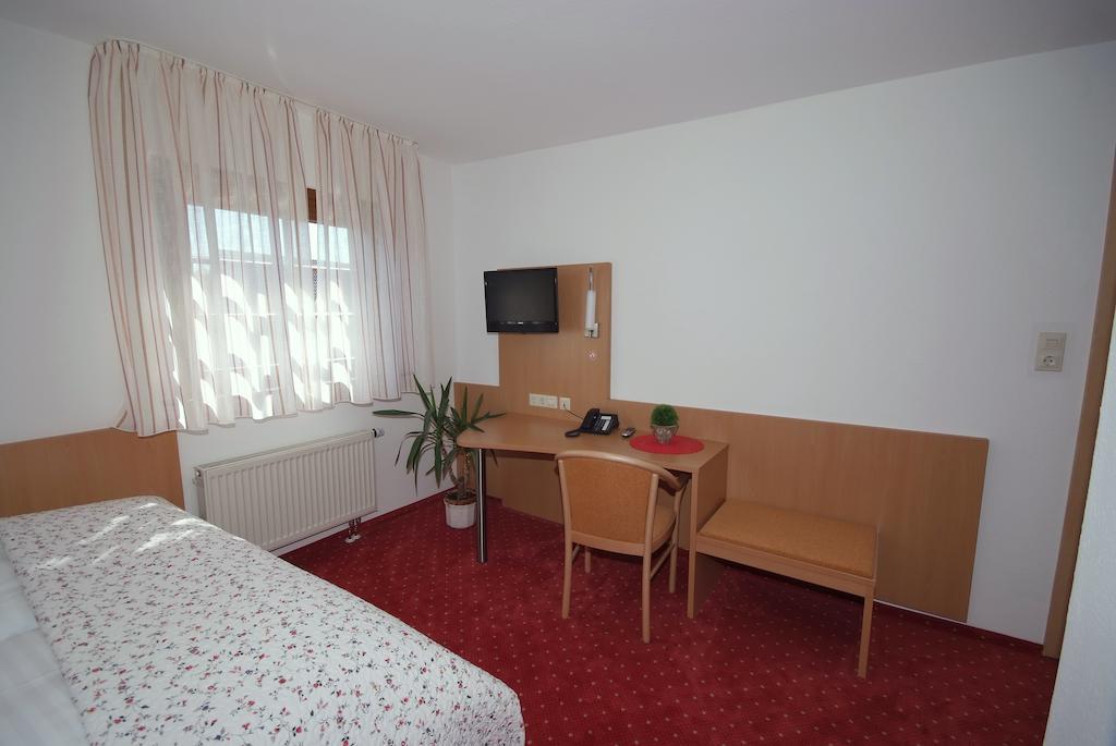 Loewen Hotel & Restaurant Wendlingen am Neckar Szoba fotó
