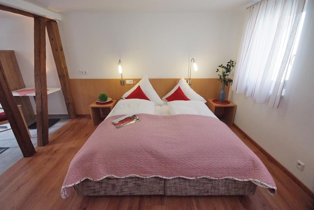 Loewen Hotel & Restaurant Wendlingen am Neckar Szoba fotó